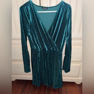 Express Emerald Green Ribbed Velvet  Faux Wrap Bell Sleeve Cocktail Dress size L